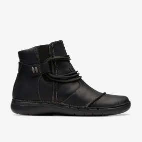 Clarks Un Loop Up Leather Boot in Black