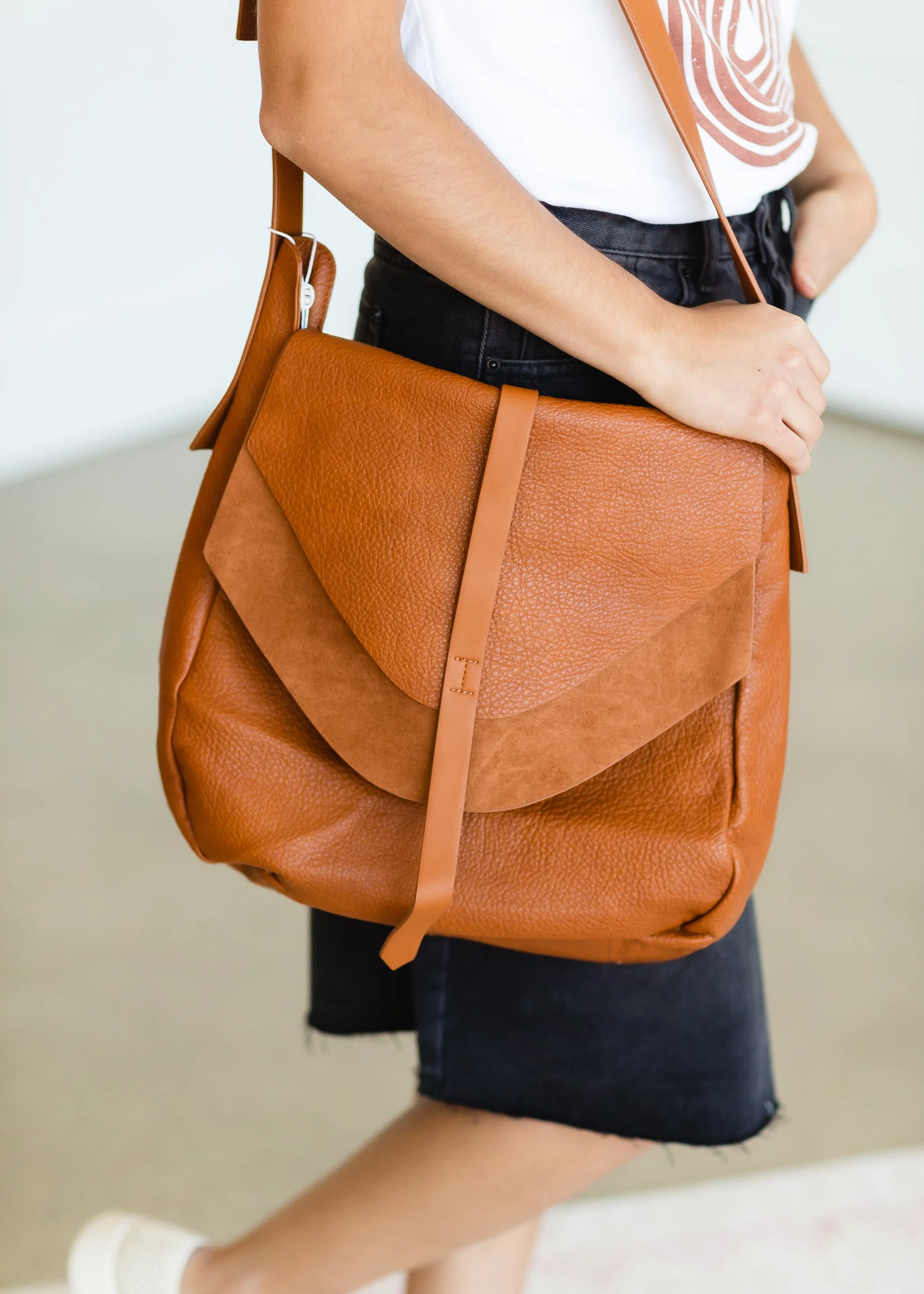 Cognac Messenger Saddle Bag