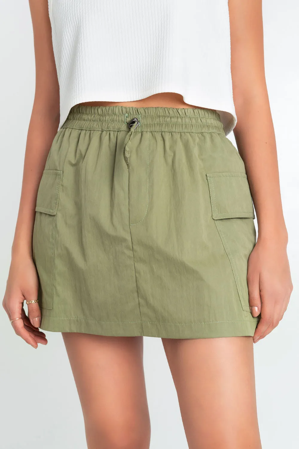 Falda short cargo cintura elástica con jareta