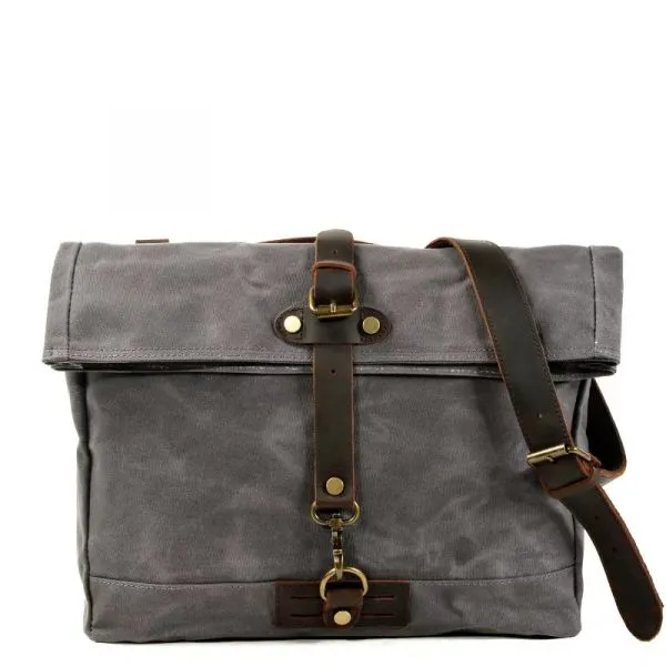 One-shoulder messenger bag in oiled canvas unisex