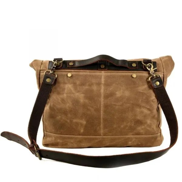 One-shoulder messenger bag in oiled canvas unisex