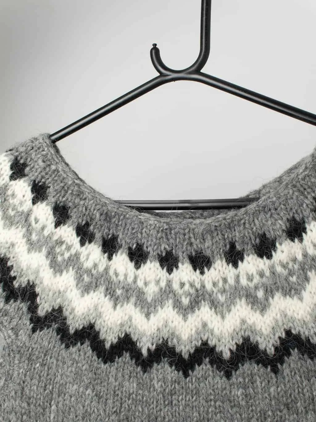 Vintage handknitted grey Icelandic wool vest – Small