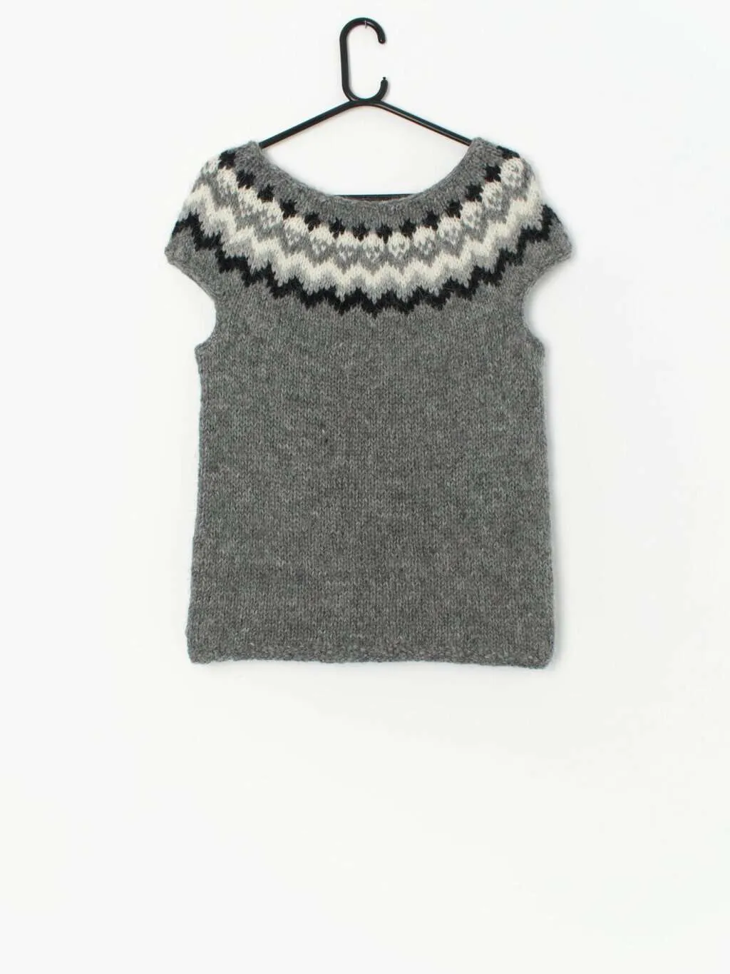 Vintage handknitted grey Icelandic wool vest – Small