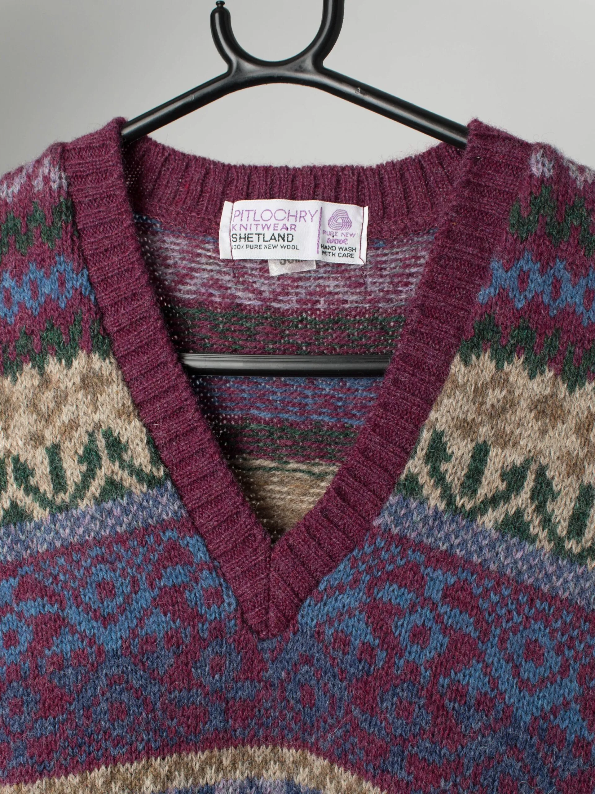 Vintage Pitlochry Shetland wool knitted vest in dark purple, mens – Small